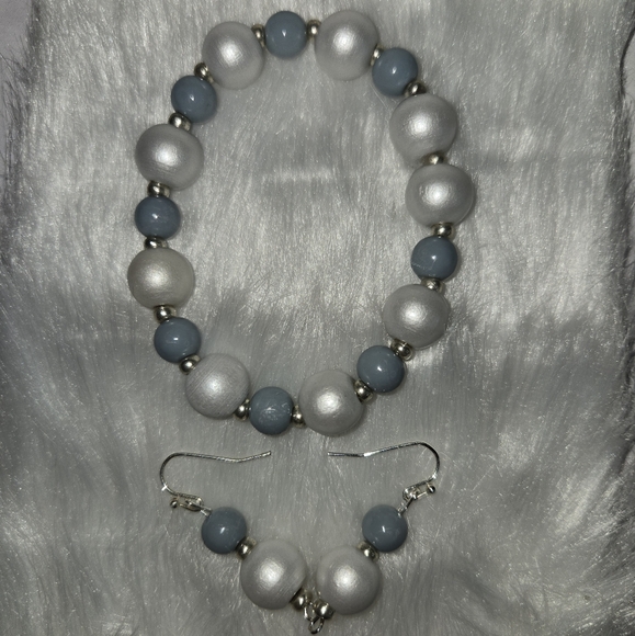 Handcrafted Blue & White Stretched Bracelet & Pierced Earrings - Picture 1 of 5